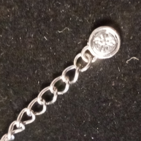 Vera wang layers chunky chain with a strand or iradecent carnival glass . - Picture 3 of 5